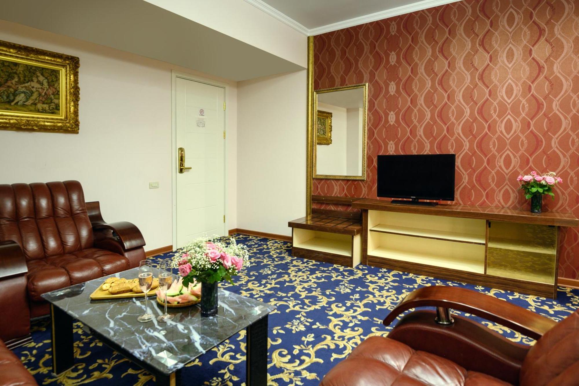 Royal Plaza By Stellar Hotels, Erevan Exterior foto