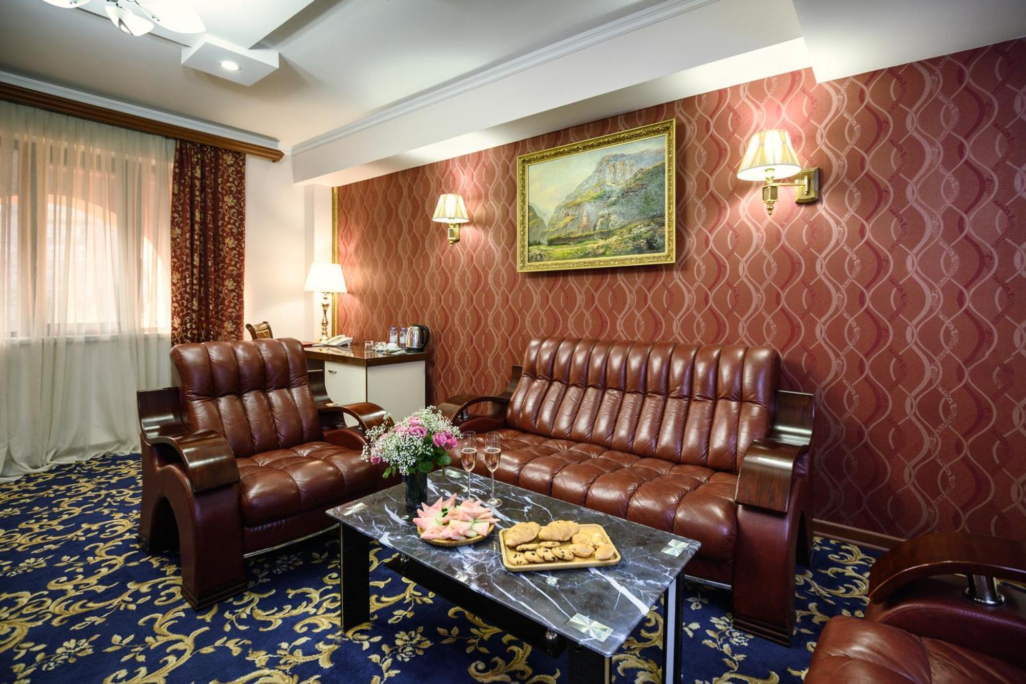Royal Plaza By Stellar Hotels, Erevan Exterior foto