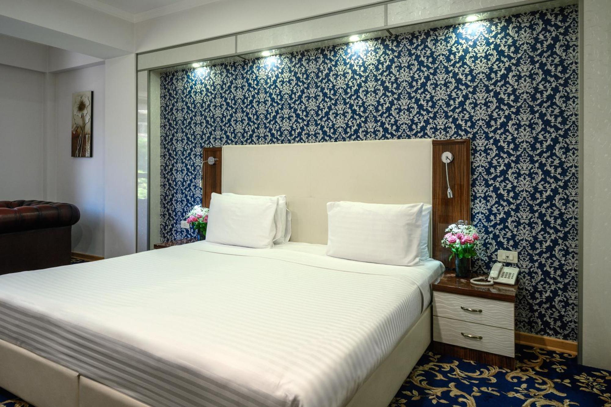 Royal Plaza By Stellar Hotels, Erevan Exterior foto