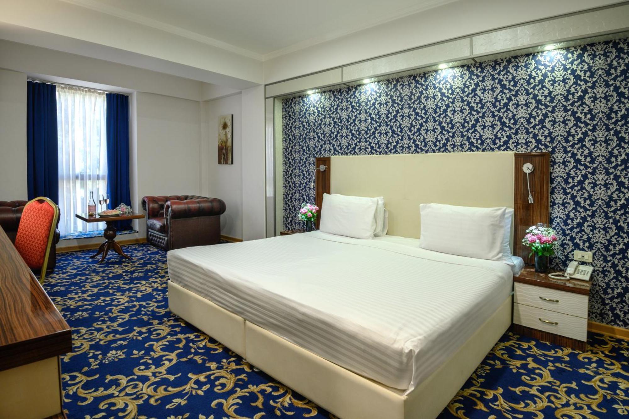 Royal Plaza By Stellar Hotels, Erevan Exterior foto