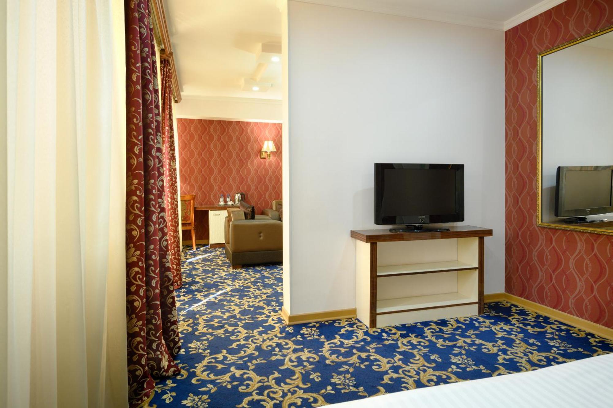 Royal Plaza By Stellar Hotels, Erevan Exterior foto